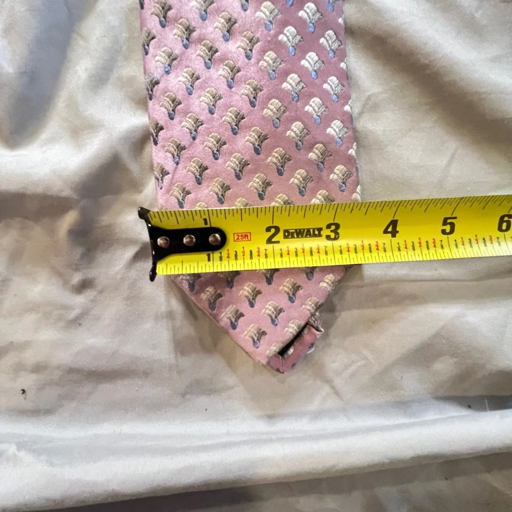 Ermenegildo Zegna Silk Necktie‎ Pink Repeating Pattern Men's Formal Accessory